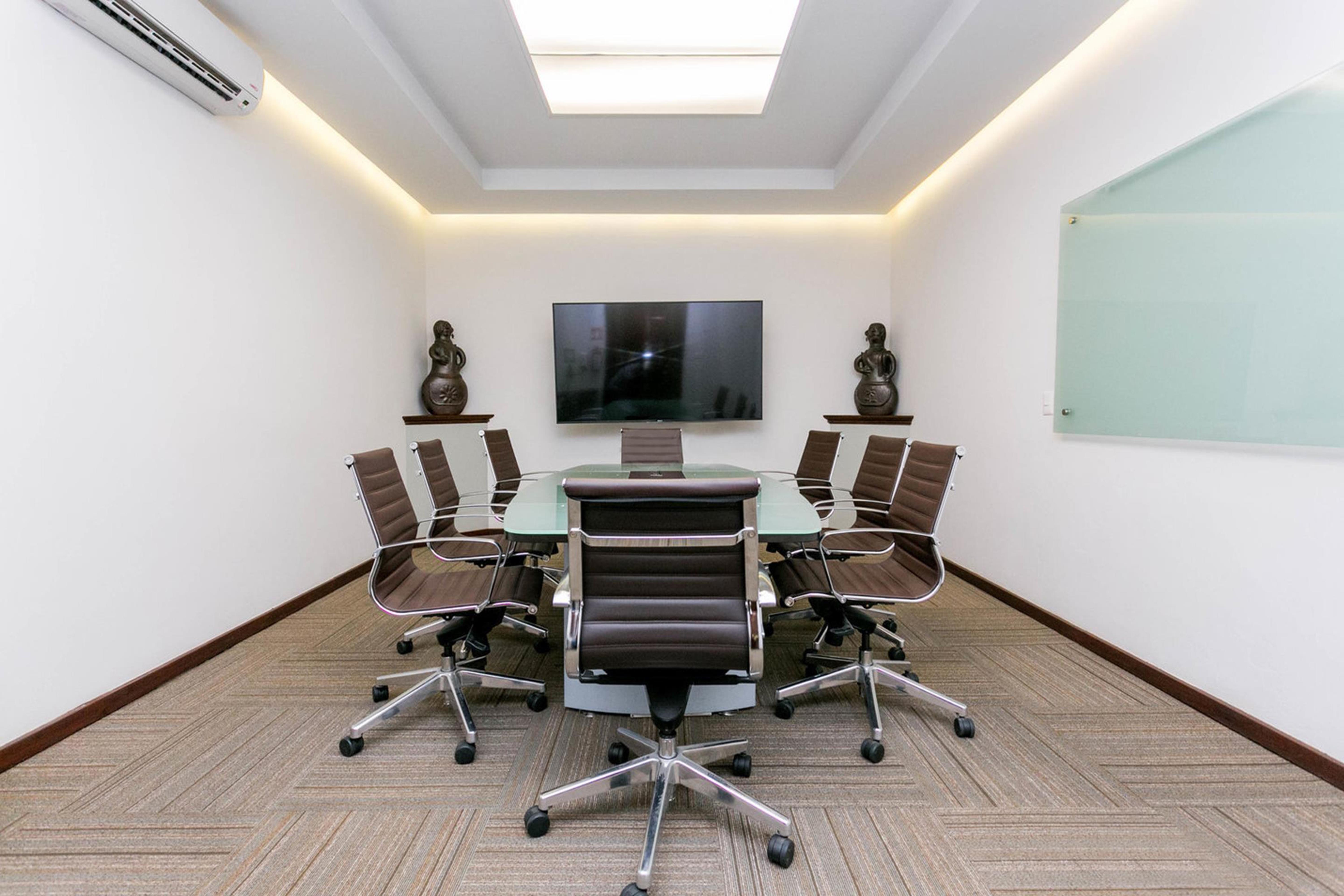 瑞尔德米纳斯酒店 圣米格尔－德阿连德 外观 照片 Meeting room at the headquarters of the National Stock Exchange of India