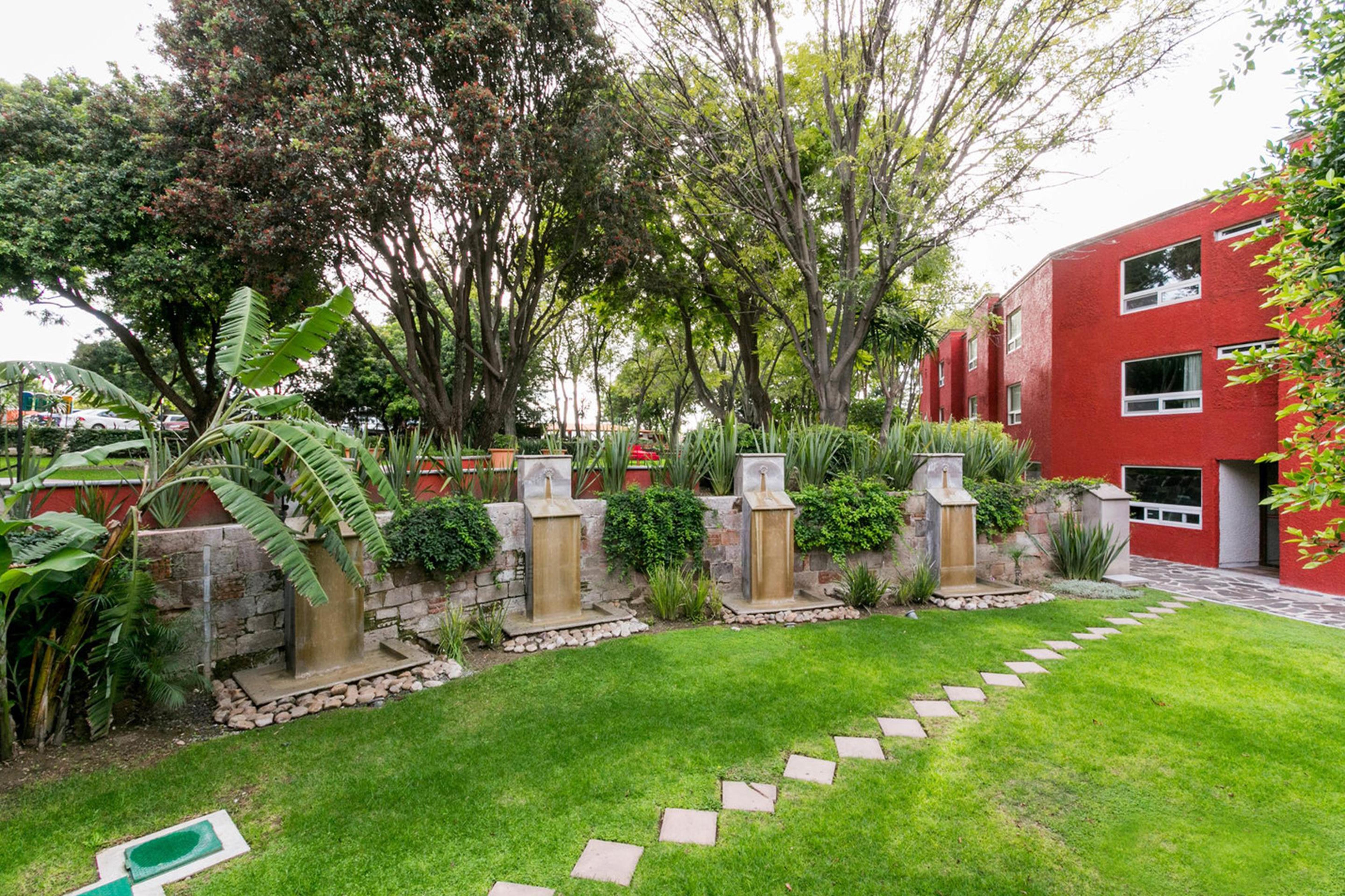 瑞尔德米纳斯酒店 圣米格尔－德阿连德 外观 照片 Fountains at the school